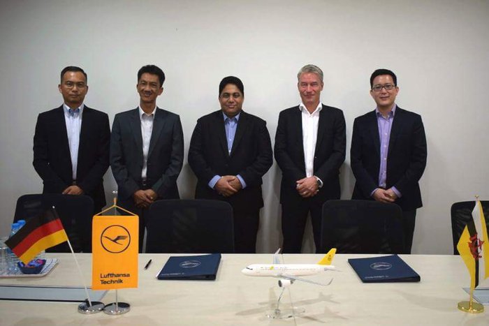 group_photo_-_rb_representatives_and_lufthansa_technik.jpeg__700x467_q85_subsampling-2 group_photo_-_rb_representatives_and_lufthansa_technik.jpeg__700x467_q85_subsampling-2